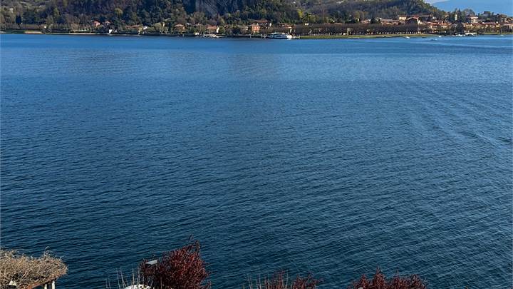 Arona - terra/cielo - centro storico - vista lago